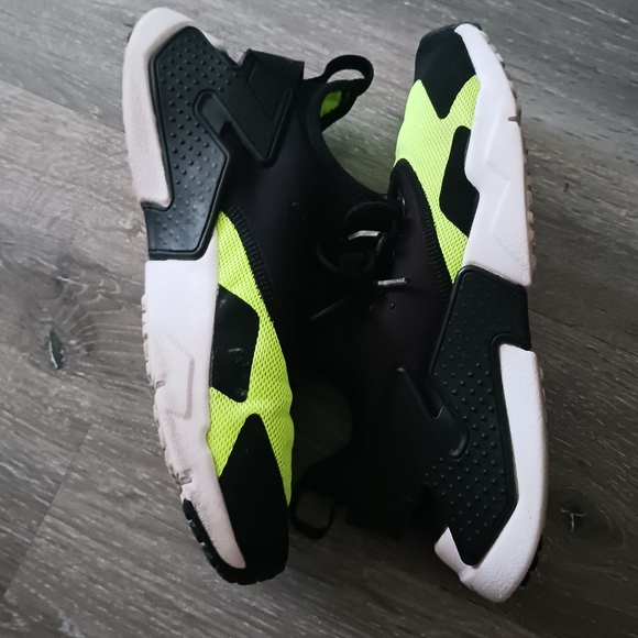 Final $6 3/15 Nike"Youth Lace Up Hurraches/Hightlighter Green/Black/White. Sz.6 - Picture 2 of 8